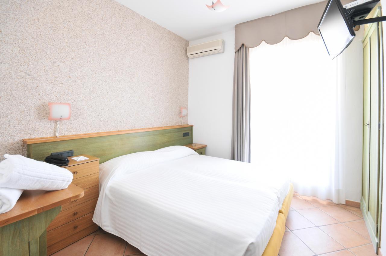 Hotel Plaza Llido Degli Estensi Dış mekan fotoğraf