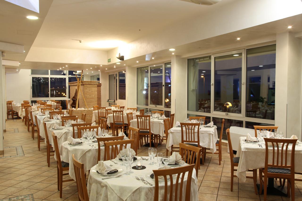 Hotel Plaza Llido Degli Estensi Dış mekan fotoğraf
