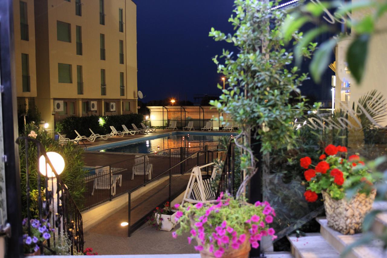 Hotel Plaza Llido Degli Estensi Dış mekan fotoğraf