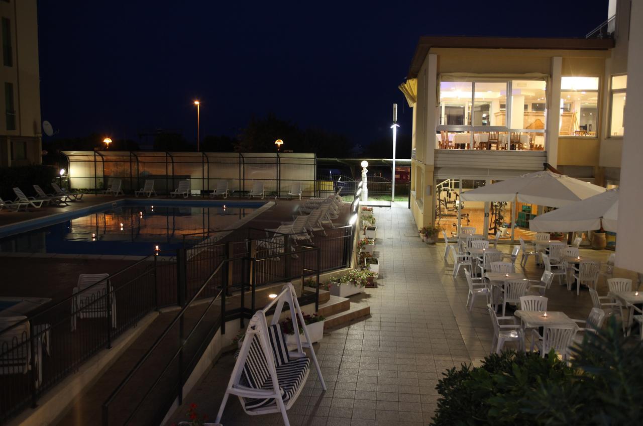 Hotel Plaza Llido Degli Estensi Dış mekan fotoğraf