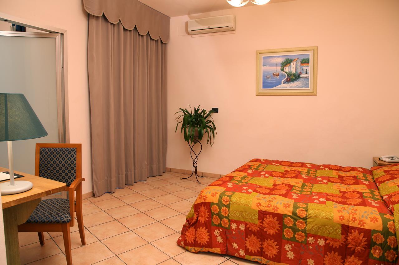 Hotel Plaza Llido Degli Estensi Dış mekan fotoğraf