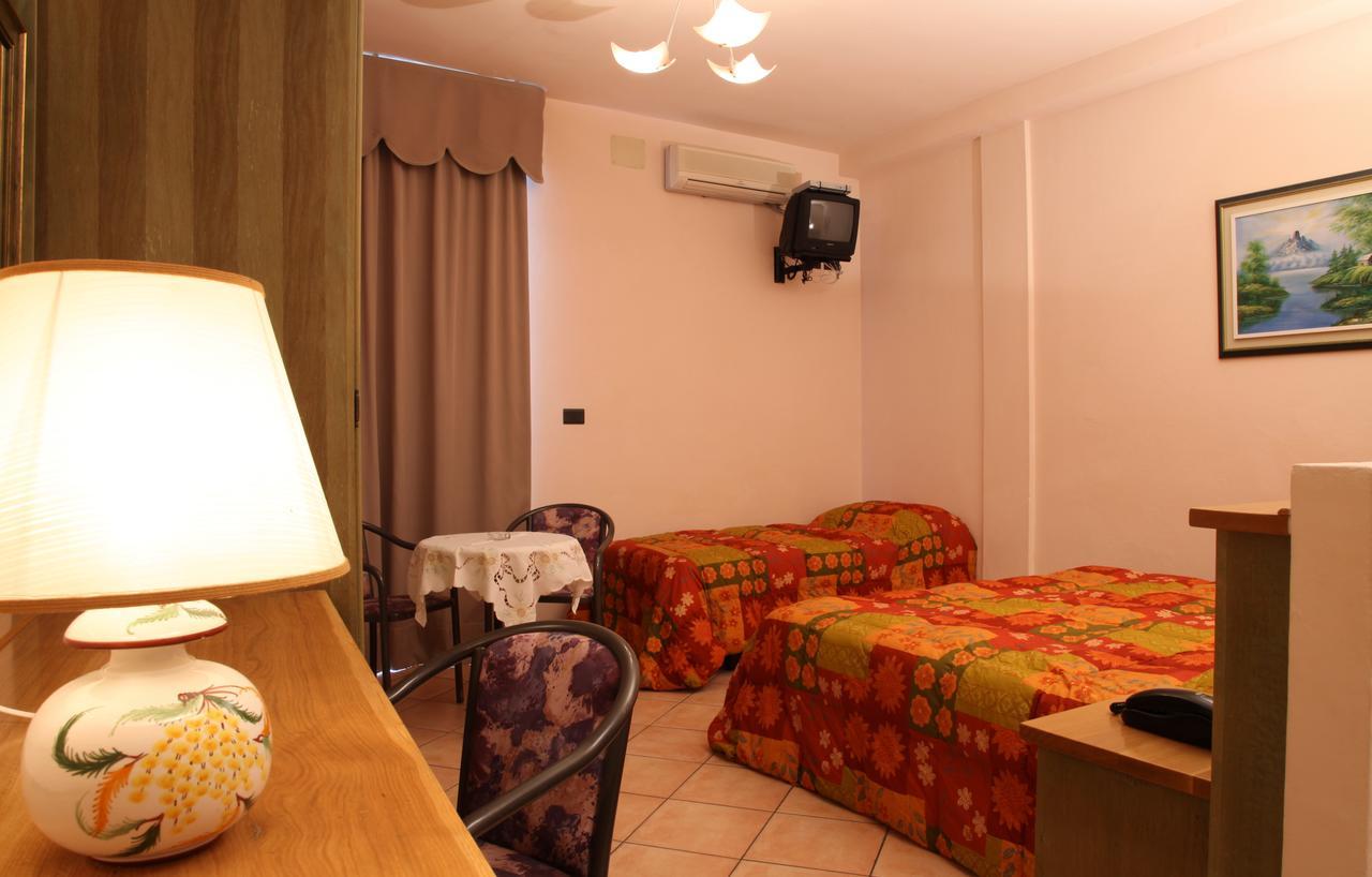 Hotel Plaza Llido Degli Estensi Dış mekan fotoğraf