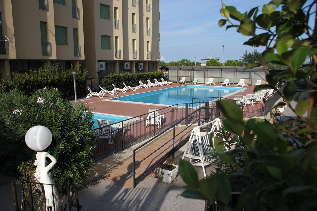 Hotel Plaza Llido Degli Estensi Dış mekan fotoğraf