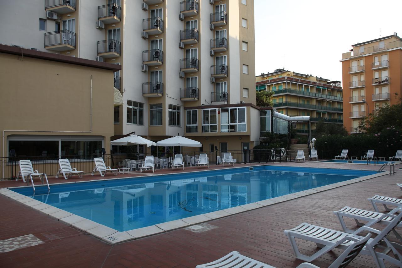 Hotel Plaza Llido Degli Estensi Dış mekan fotoğraf