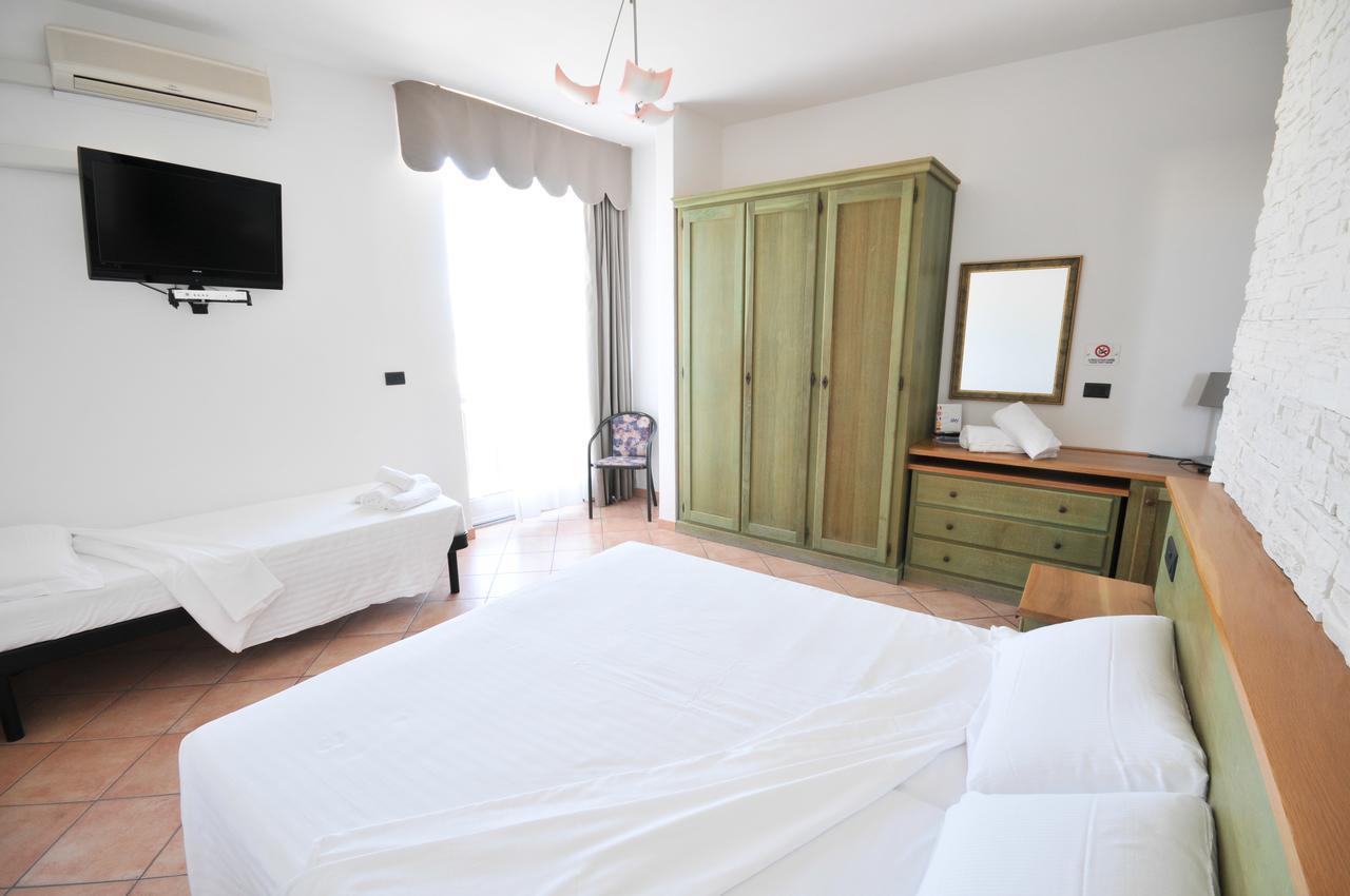 Hotel Plaza Llido Degli Estensi Dış mekan fotoğraf