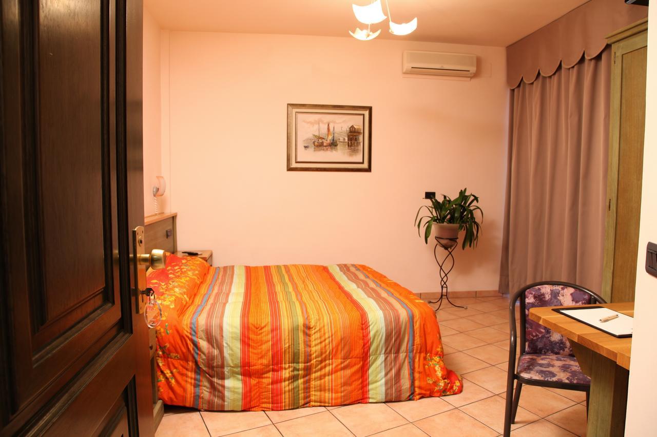 Hotel Plaza Llido Degli Estensi Dış mekan fotoğraf